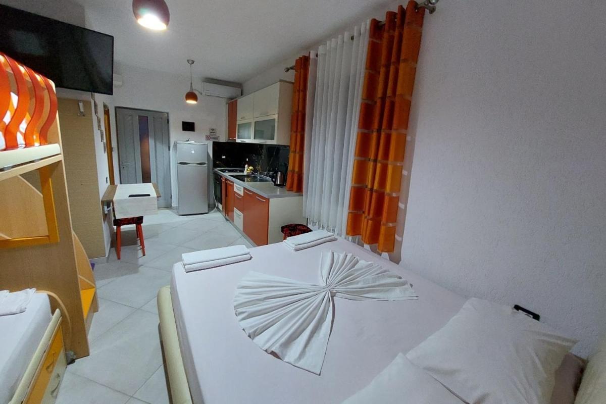 Villa Heljos Apartaments Vlorë Extérieur photo