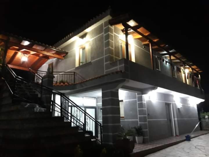Villa Heljos Apartaments Vlorë Extérieur photo
