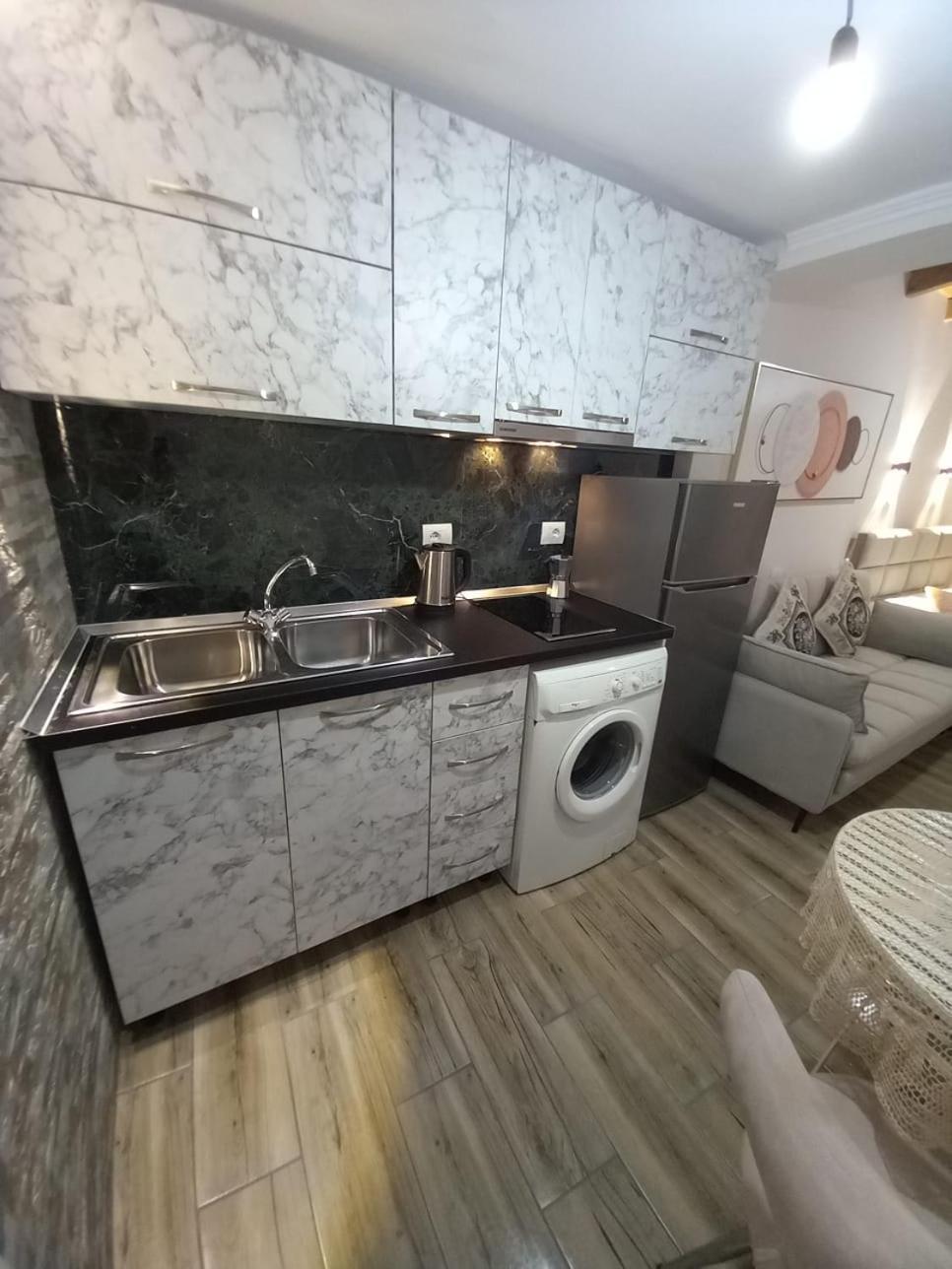 Villa Heljos Apartaments Vlorë Extérieur photo